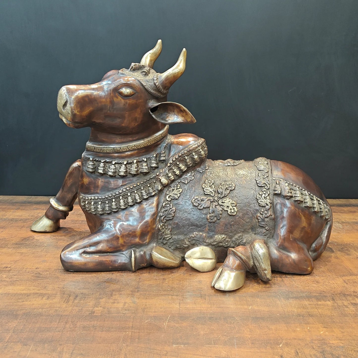 Brassaura® Brass Nandi Bull Statue | Handcrafted Lord Shiva Nandi Idol for Home Temple, Pooja Room & Spiritual Décor | 22 Inches | 28 Kg