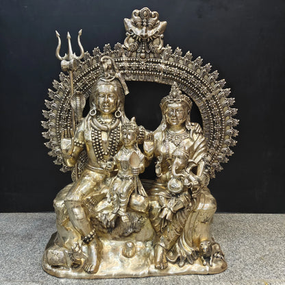 ब्रासोरा® वृंदावन वेणुगोपाल कृष्ण पीतल की प्रतिमा मोर के साथ | एंटीक नीला और सुनहरा रंग | ऊँचाई 20 इंच