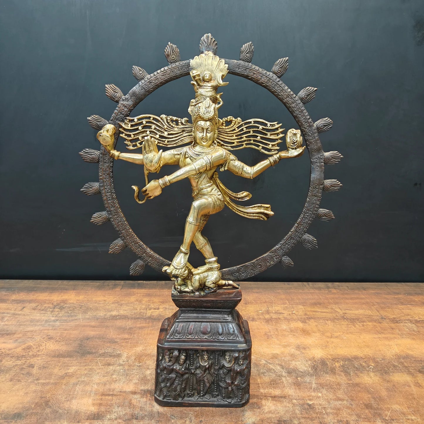 Brassaura® Brass Lord Nataraja Statue | Dancing Shiva Idol with Ornate Pedestal | Handcrafted Brass Sculpture for Home Temple, Spiritual Décor & Gifting | 22.5 Inches | 11 Kg