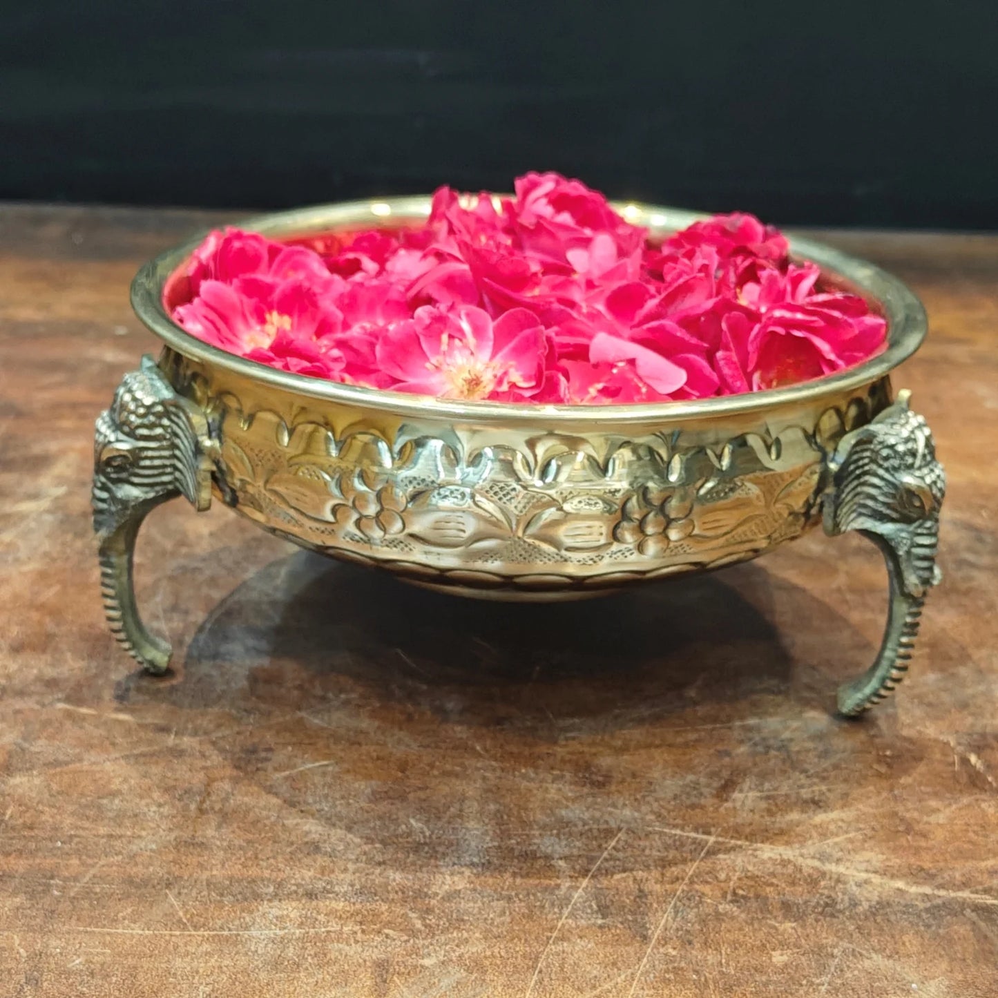 Brassaura® Handmade Brass Urli Bowl with Elephant Legs | Decorative Flower Urli for Home Entrance, Living Room & Pooja Décor | Height 3.8 Inches | 0.70 Kg