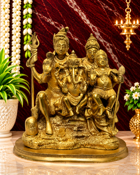 घर और सजावट के लिए पीतल की सुनहरी शिव परिवार मूर्ति, ऊंचाई 30 सेमी, वजन 9.15 किलोग्राम
