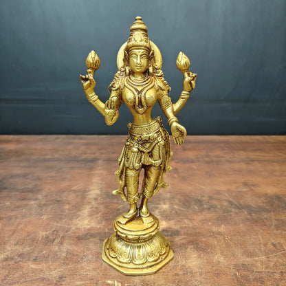 Brassaura® Brass Goddess Lakshmi Statue | Handmade Maa Lakshmi Idol for Wealth, Prosperity & Blessings | Traditional Brass Sculpture for Home Temple & Décor | 10 Inches | 1.8 Kg