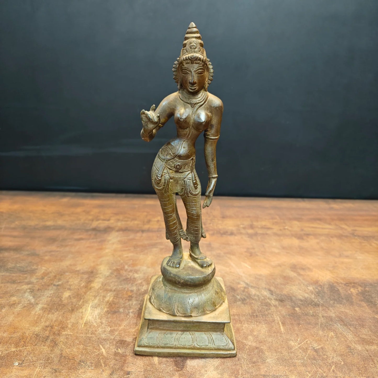 Brassaura® Brass Devangana Lady Statue | Handcrafted Traditional Indian Woman Sculpture | Vintage Brass Figurine for Home Décor, Living Room & Office | 12 Inches | 2.4 Kg