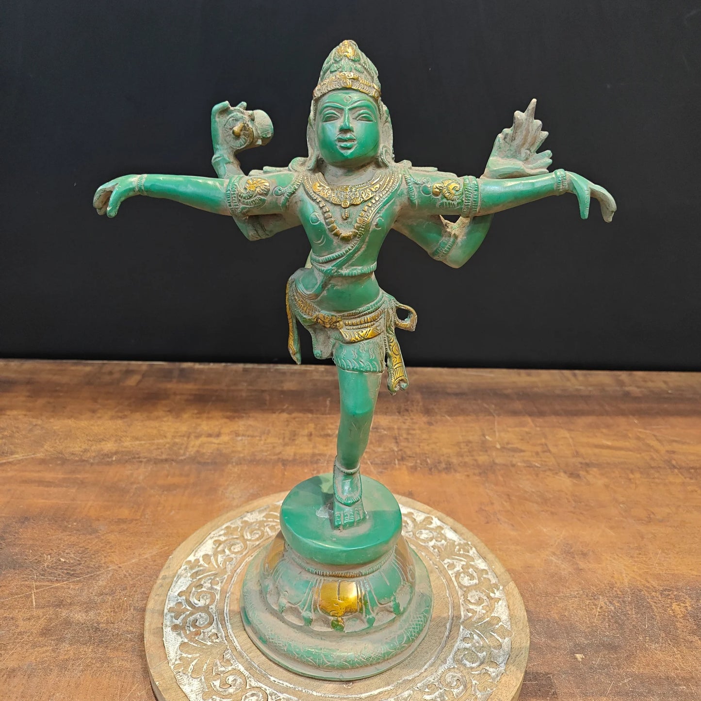 ब्रासोरा® वृंदावन वेणुगोपाल कृष्ण पीतल की प्रतिमा मोर के साथ | एंटीक नीला और सुनहरा रंग | ऊँचाई 20 इंच