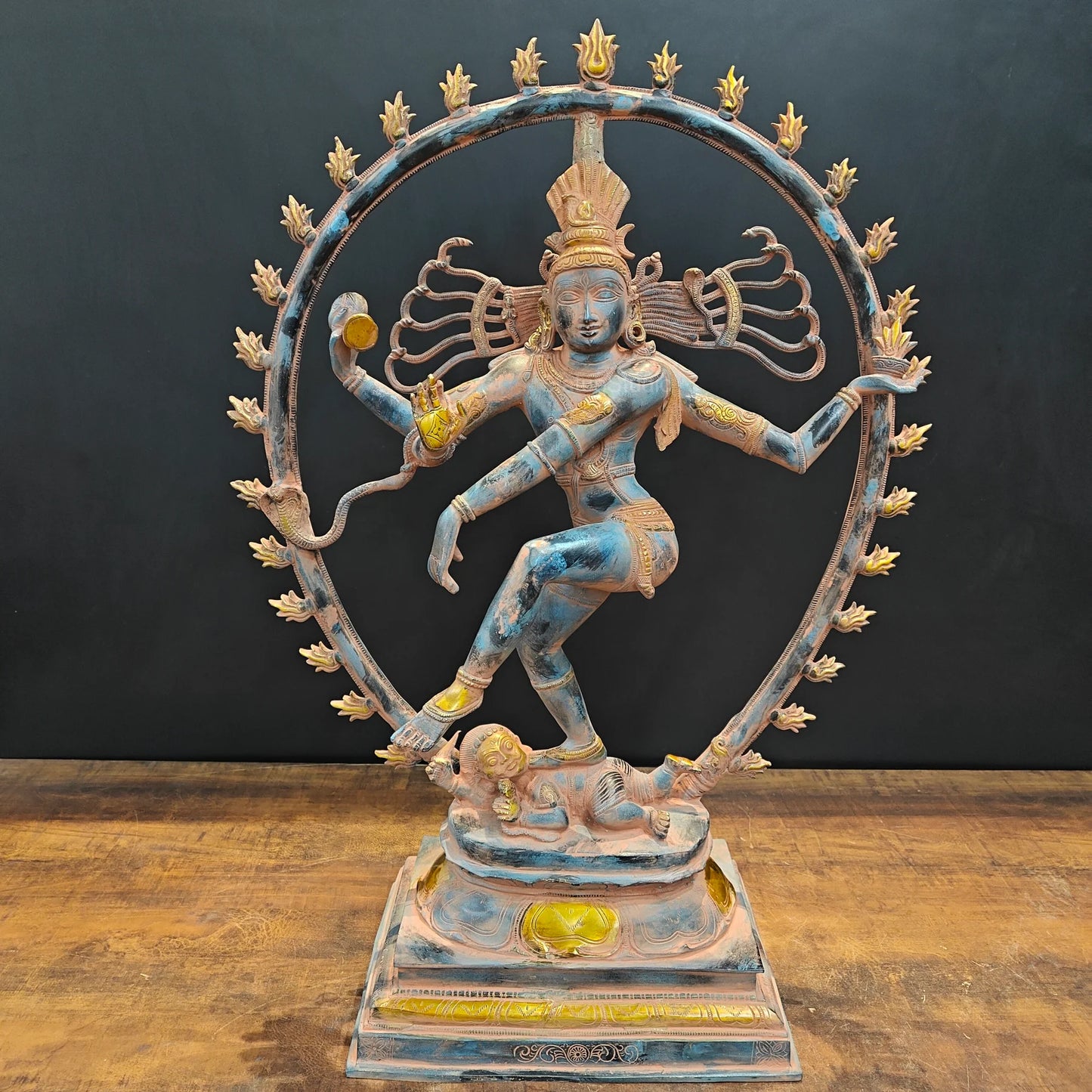 ब्रासोरा® वृंदावन वेणुगोपाल कृष्ण पीतल की प्रतिमा मोर के साथ | एंटीक नीला और सुनहरा रंग | ऊँचाई 20 इंच