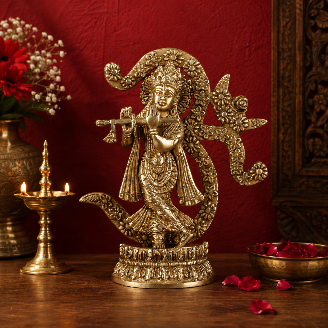 पीतल ओम कृष्ण बांसुरी बजाते हुए वज़न 1.5 किलो और ऊँचाई 8 इंच