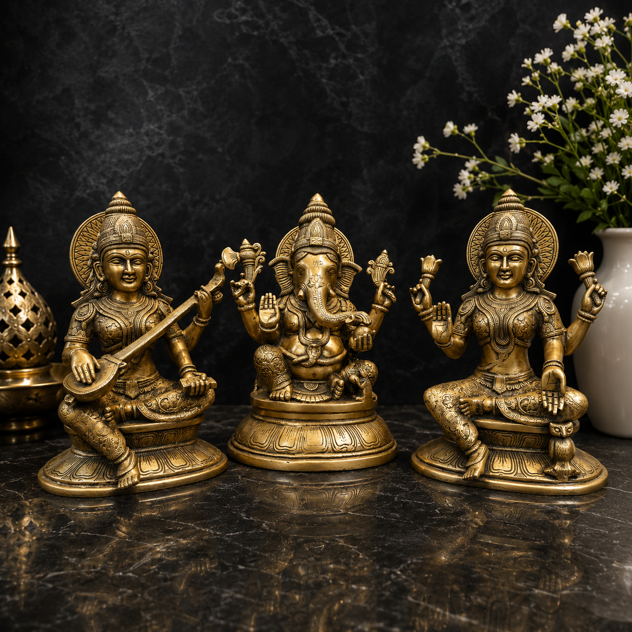 ब्रासोरा® वृंदावन वेणुगोपाल कृष्ण पीतल की प्रतिमा मोर के साथ | एंटीक नीला और सुनहरा रंग | ऊँचाई 20 इंच