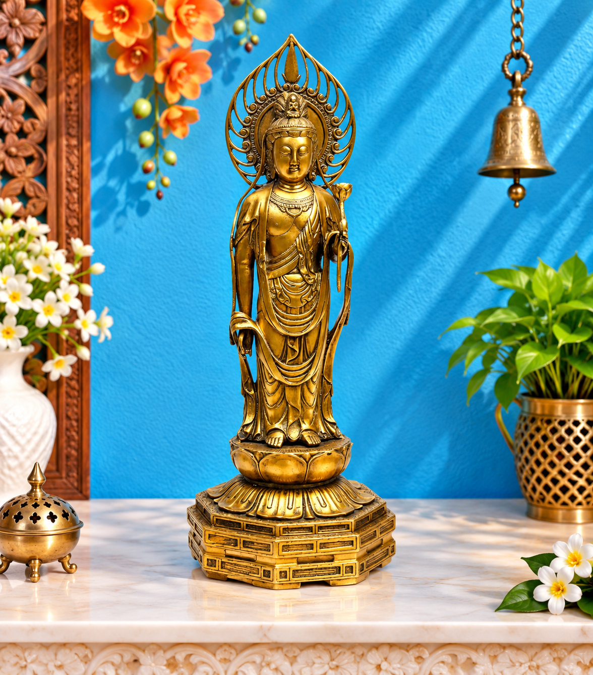 पीतल की खड़ी बुद्ध प्रतिमा, वज़न 10 किलोग्राम और ऊंचाई 23 इंच