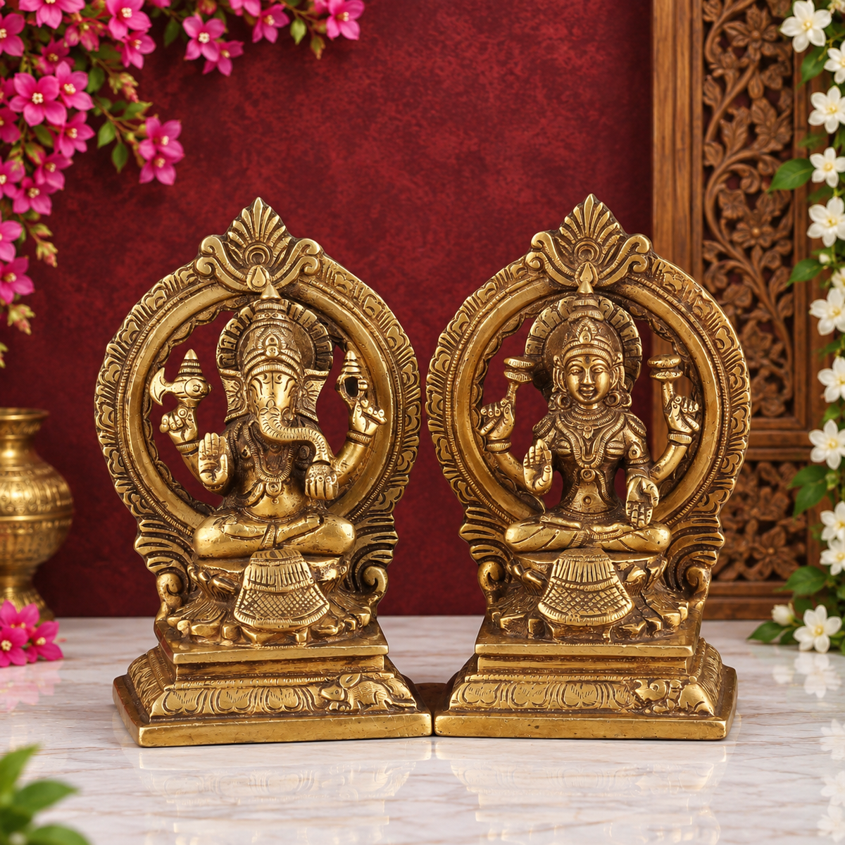 Brassaura® Antique Brass Lakshmi Ganesha Idol Pair with Elegant Prabhavali Frame & Traditional Detailing | Pure Superfine Brass Handcrafted Murti | Brass Statue for Home Temple, Pooja Room | Height 7 Inches | Weight 3.1 Kgs