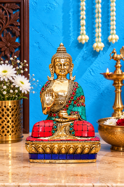 पीतल की बुद्ध प्रतिमा, रत्न जड़ित, वज़न 0.95 किलो और ऊँचाई 6.25 इंच