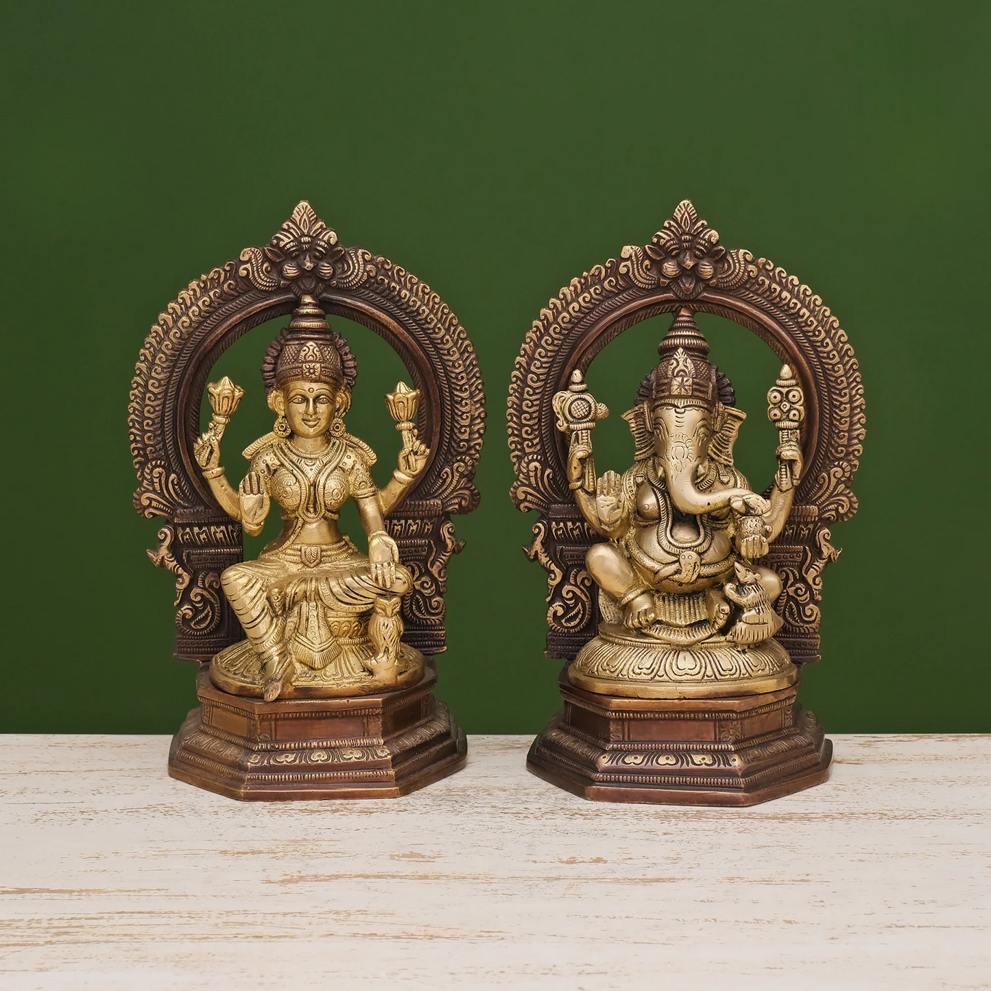 ब्रासोरा® वृंदावन वेणुगोपाल कृष्ण पीतल की प्रतिमा मोर के साथ | एंटीक नीला और सुनहरा रंग | ऊँचाई 20 इंच
