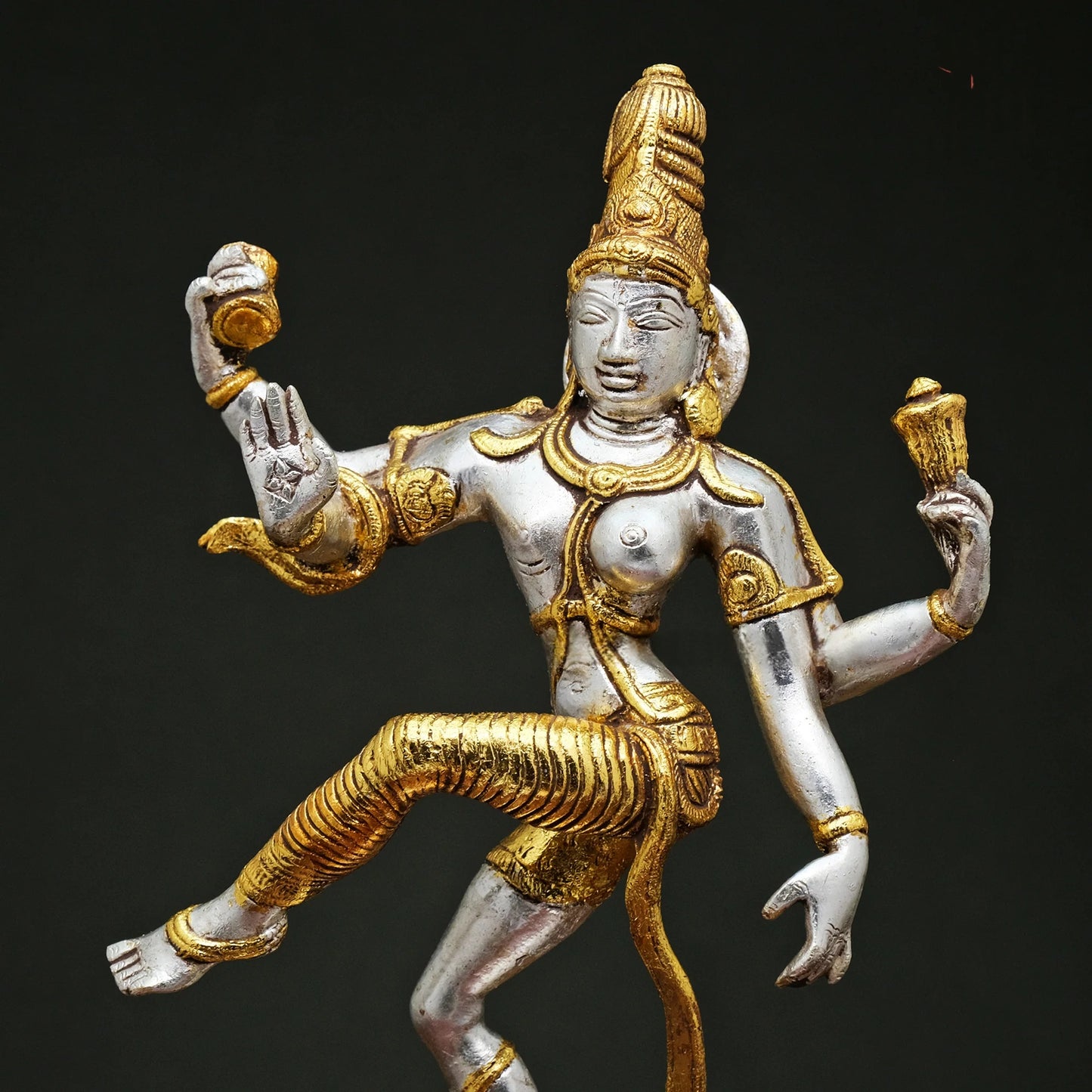 ब्रासोरा® वृंदावन वेणुगोपाल कृष्ण पीतल की प्रतिमा मोर के साथ | एंटीक नीला और सुनहरा रंग | ऊँचाई 20 इंच