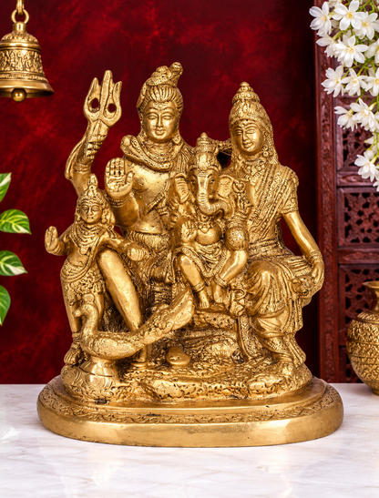 Brassaura® ब्रास शिव परिवार की प्रतिमा | ऊंचाई 5.7 इंच और वज़न 1.32 किलोग्राम