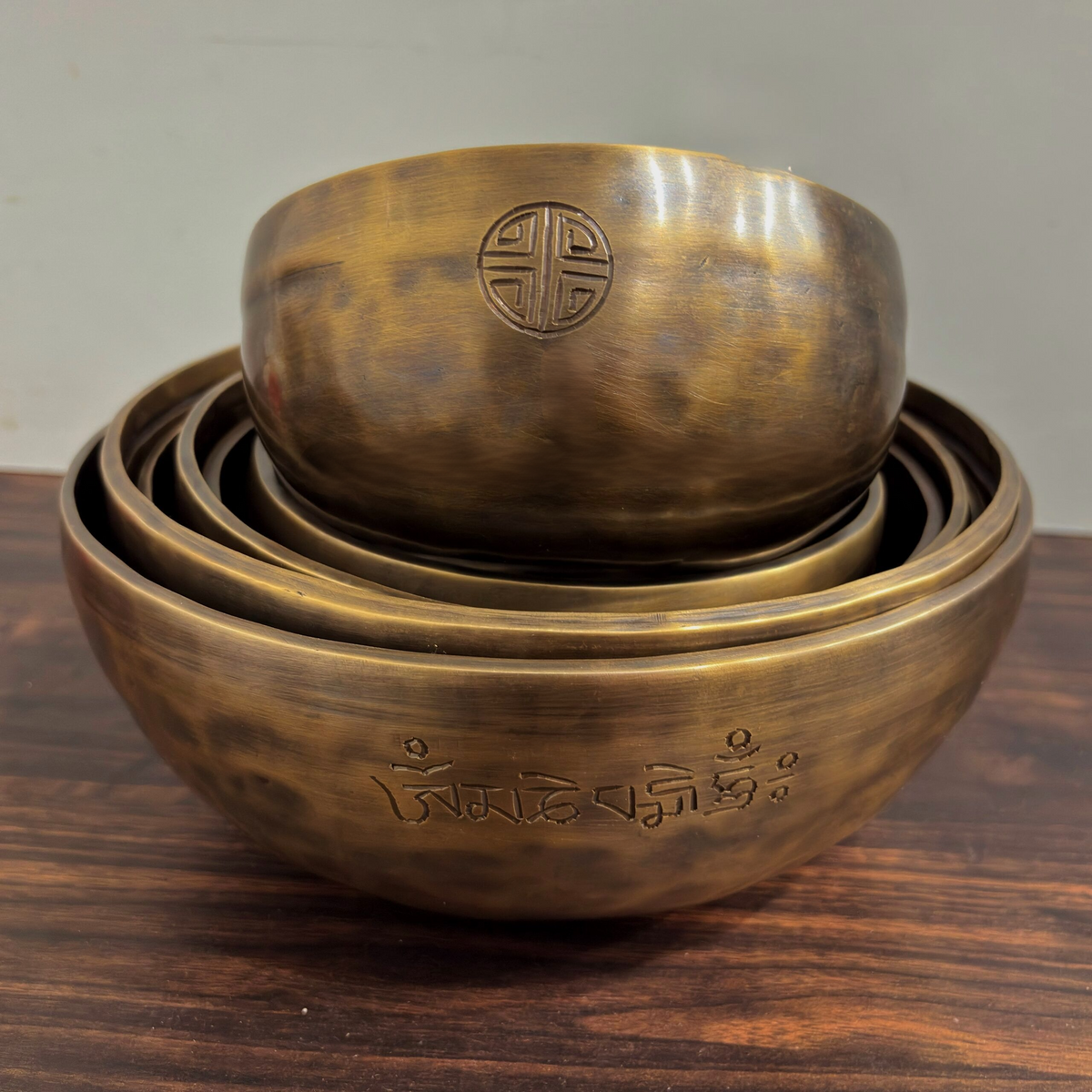 Brassaura® 7 Chakra Singing Bowls Full Moon Edition with Tiger Brown Finish | Handcrafted Bell Metal Sound Healing Bowls | C3 to B3 | Sizes 6–10 Inches