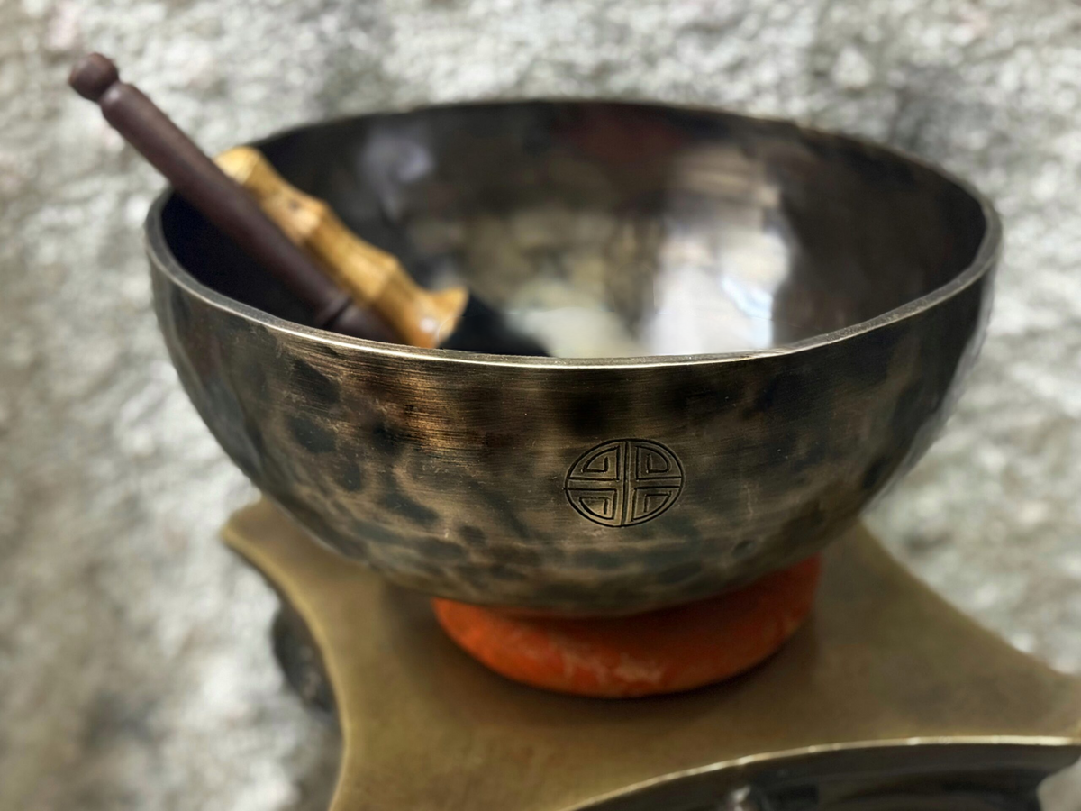 ब्रासोरा® वृंदावन वेणुगोपाल कृष्ण पीतल की प्रतिमा मोर के साथ | एंटीक नीला और सुनहरा रंग | ऊँचाई 20 इंच
