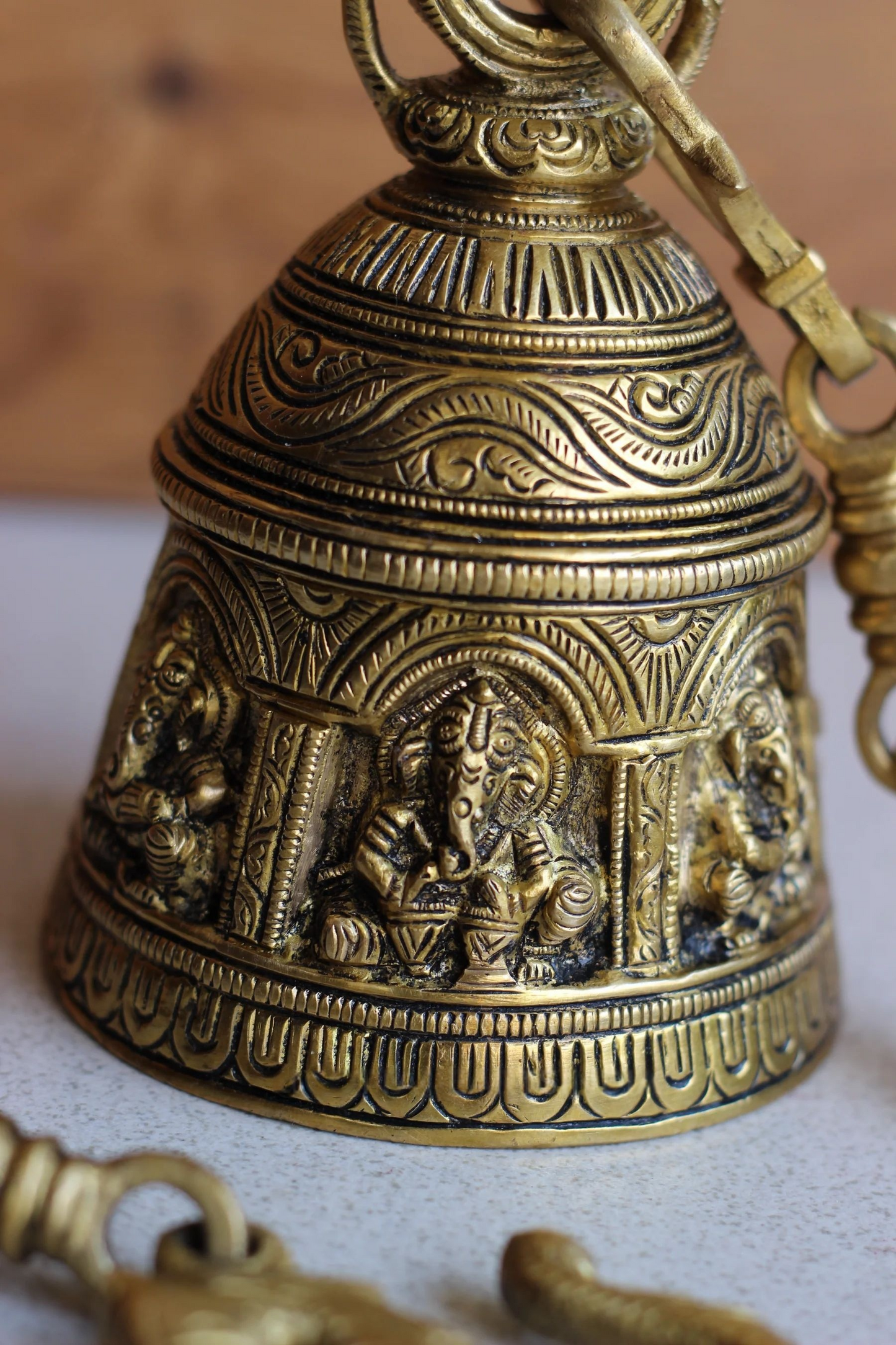 ब्रासोरा® वृंदावन वेणुगोपाल कृष्ण पीतल की प्रतिमा मोर के साथ | एंटीक नीला और सुनहरा रंग | ऊँचाई 20 इंच