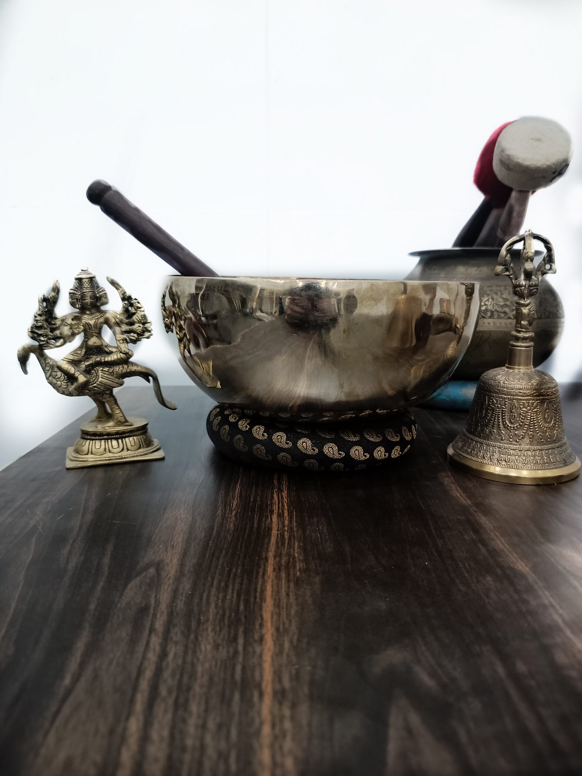 Brassaura® Handcrafted 7 Chakra Singing Bowl Set | Tuned C, D, E, F, G, A & B Notes | Himalayan Sound Healing Bowls for Meditation & Yoga