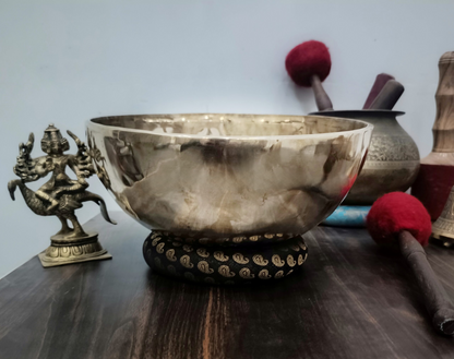 Brassaura® Handcrafted 7 Chakra Singing Bowl Set | Tuned C, D, E, F, G, A & B Notes | Himalayan Sound Healing Bowls for Meditation & Yoga