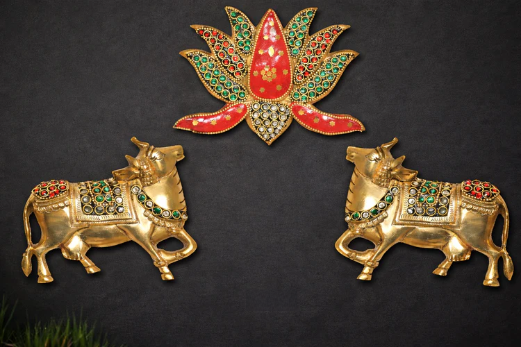 Brassaura® Brass Kamdhenu Cow & Lotus Flower Wall Decor Set | Pack of 3