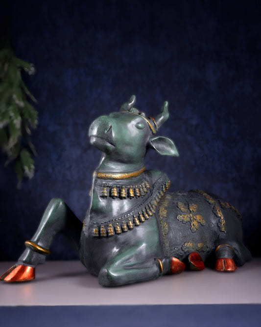 ब्रासुर्रा™ एंटीक बड़ी पीतल नंदी मूर्ति - ऊंचाई 21.5 इंच और वज़न 30 किलोग्राम | पिछवाई और रस्टिक ग्रीन पेटिना फ़िनिश