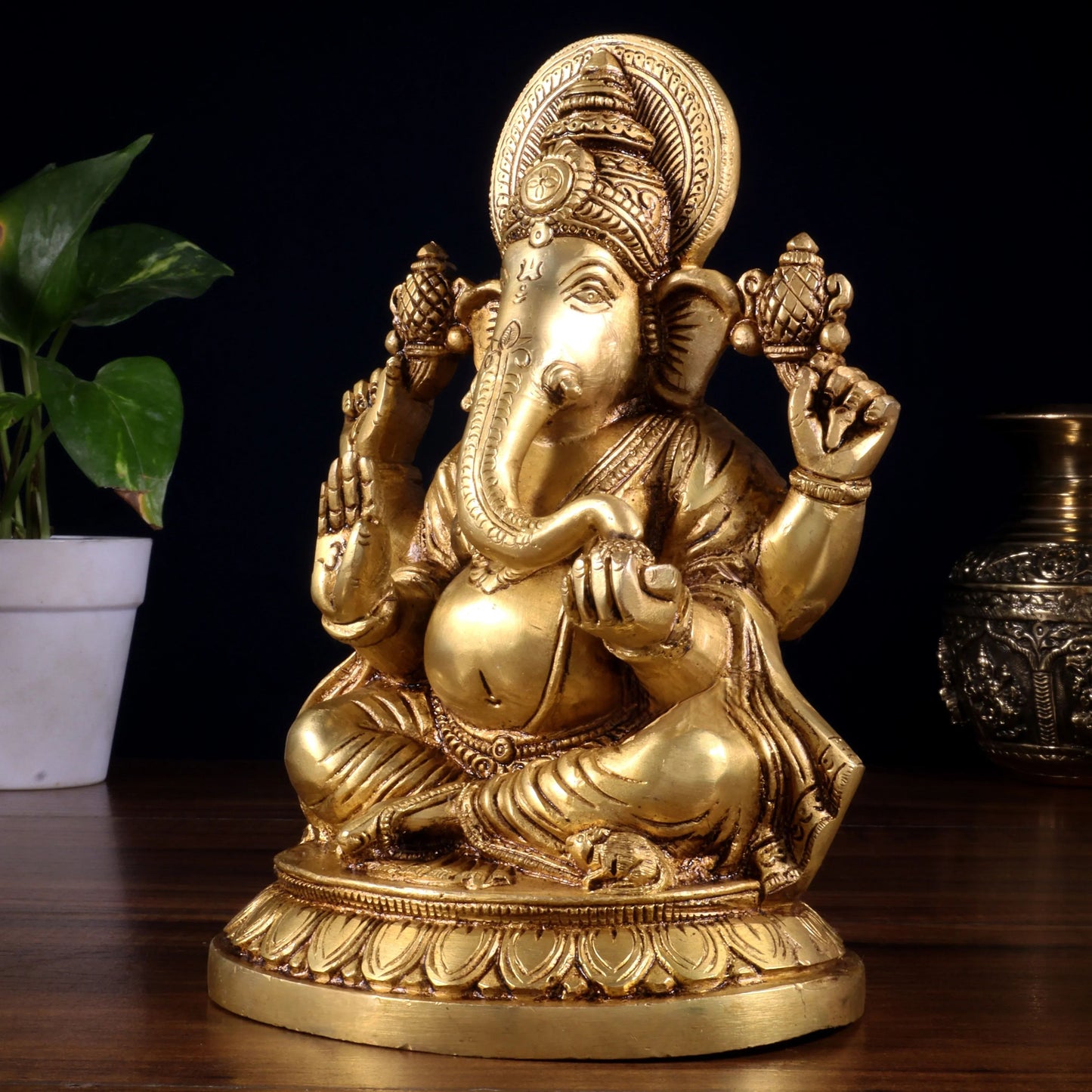 ब्रैसौरा® ब्रास गणेश प्रतिमा बैठी हुई, बायीं सूंड के साथ | ऊंचाई 8 इंच