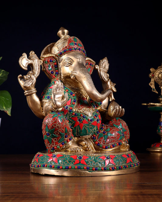 ब्रासौराह® पीतल की भगवान गणेश की मूर्ति, जिसमें फूलों की नक्काशीदार जड़ाई है | ऊँचाई 9.5 इंच
