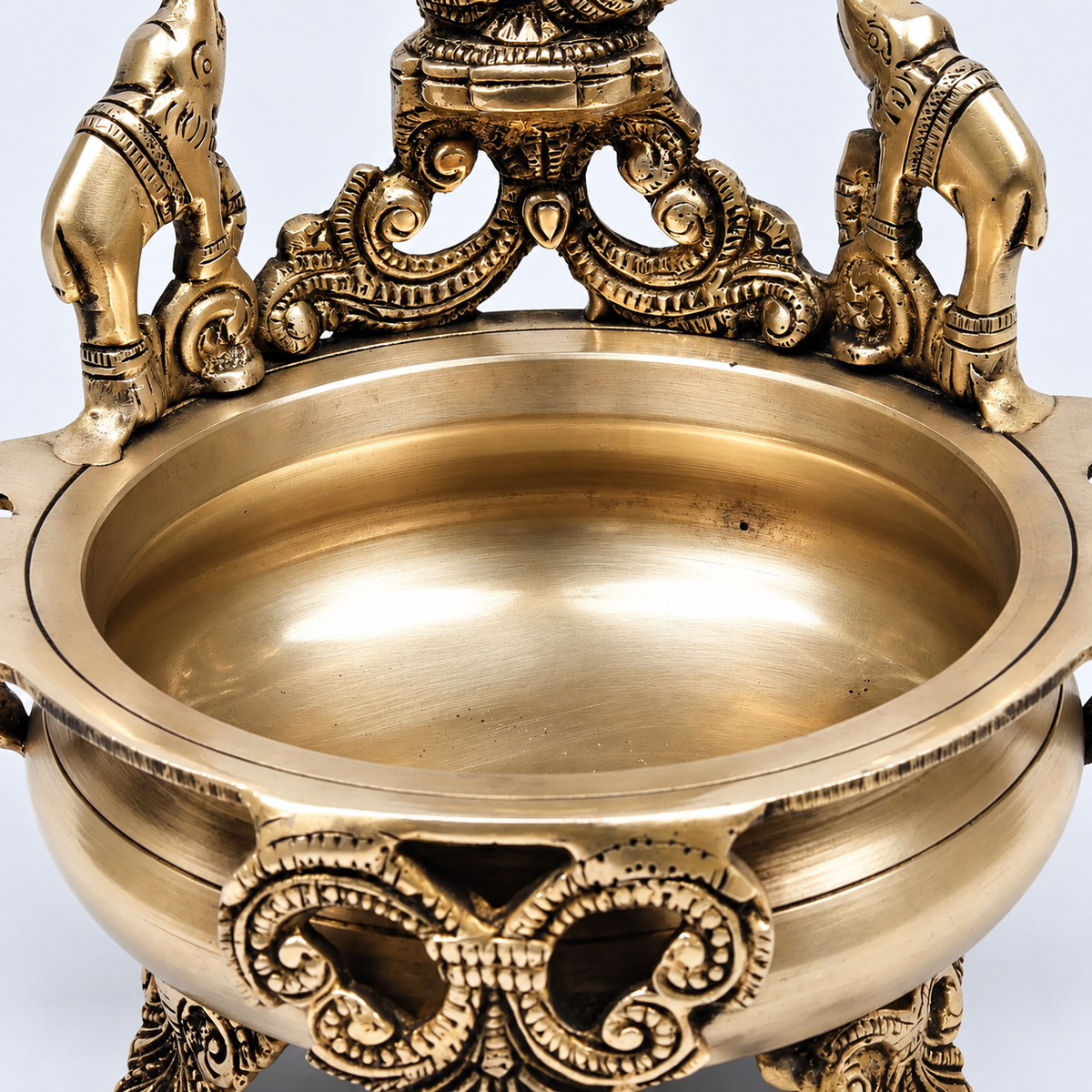 Brassaura® Ganesha Urli with Elephant Backrest and Antique Finish | Pure Superfine Brass Handcrafted Murti | Brass Statue for Home Temple, Pooja Room | Height 7.5 Inches | Weight 1.66 Kgs