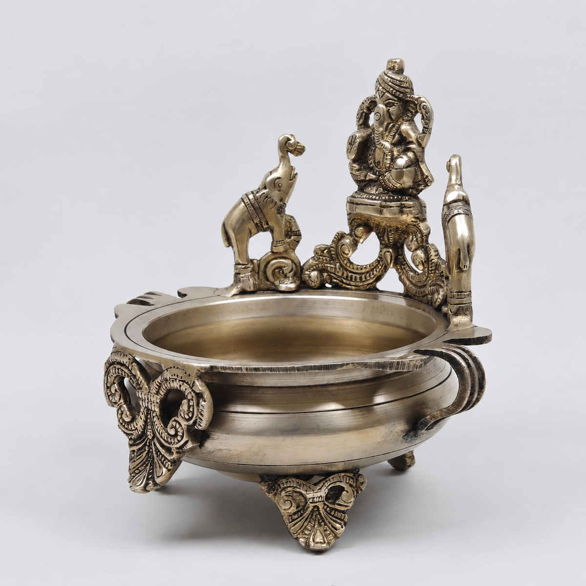 Brassaura® Ganesha Urli with Elephant Backrest and Antique Finish | Pure Superfine Brass Handcrafted Murti | Brass Statue for Home Temple, Pooja Room | Height 7.5 Inches | Weight 1.66 Kgs
