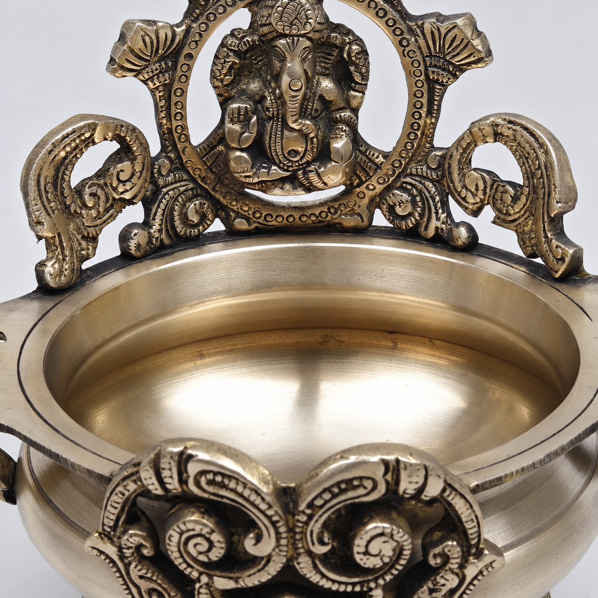 Brassaura® Ganesha Urli with Decorative Backrest and Antique Finish | Pure Superfine Brass Handcrafted Murti | Brass Statue for Home Temple, Pooja Room | Height 7.5 Inches | Weight 1.52 Kgs