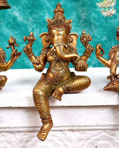 ब्रासोरा® वृंदावन वेणुगोपाल कृष्ण पीतल की प्रतिमा मोर के साथ | एंटीक नीला और सुनहरा रंग | ऊँचाई 20 इंच