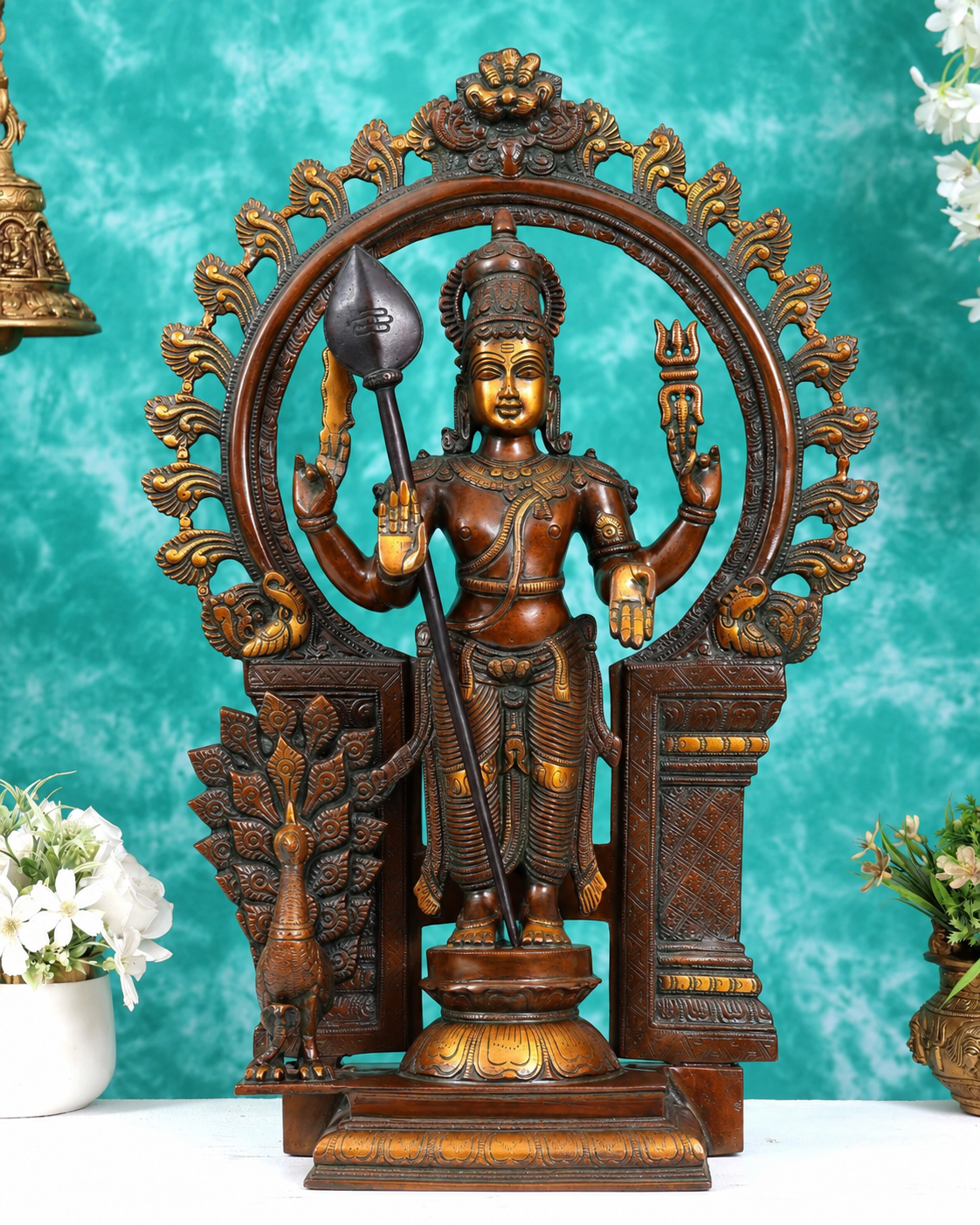 ब्रासोरा® वृंदावन वेणुगोपाल कृष्ण पीतल की प्रतिमा मोर के साथ | एंटीक नीला और सुनहरा रंग | ऊँचाई 20 इंच