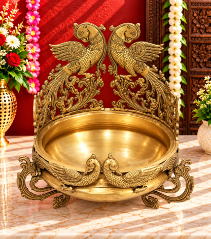 ब्रेसौरा® ट्विन पीकॉक डिज़ाइनर ब्रास उर्ली बाउल | शुद्ध पीतल | ऊंचाई 17 इंच और वज़न 11.90 किलोग्राम
