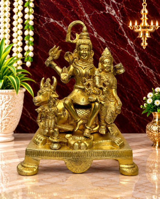 घर और सजावट के लिए पीतल की सुनहरी शिव परिवार मूर्ति, ऊंचाई 32 सेमी, वज़न 8.05 किग्रा