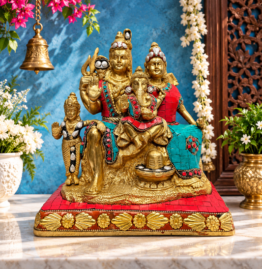 घर और सजावट के लिए पीतल रत्न जड़ित शिव परिवार मूर्ति, ऊंचाई 25 सेमी, वजन 5.65 किग्रा