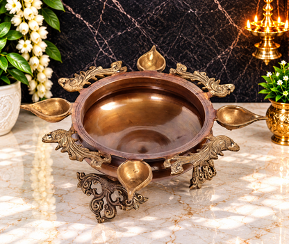 ब्रासौरा® पीतल की उरुली जिसमें मोर और तेल के दीपक हैं | शुद्ध पीतल | ऊंचाई 6 इंच और वज़न 3.80 किलोग्राम