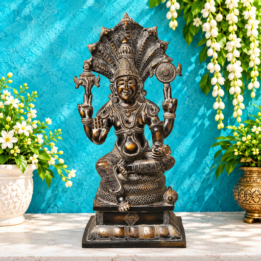 ब्रासोरा® वृंदावन वेणुगोपाल कृष्ण पीतल की प्रतिमा मोर के साथ | एंटीक नीला और सुनहरा रंग | ऊँचाई 20 इंच