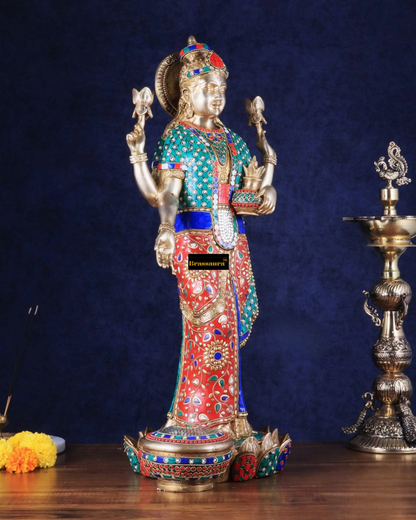 Brassaura™ भक्तिमय पीतल रत्न जड़ित लक्ष्मी मूर्ति - ऊँचाई 25 इंच और वज़न 17 किलोग्राम | आध्यात्मिक गृह मूर्ति