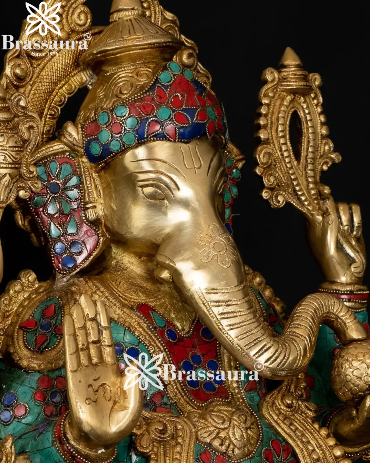 Brass Jewellery Gem Stone Work Ganesha Statue Weight 22 Kg And Height 21 Inch