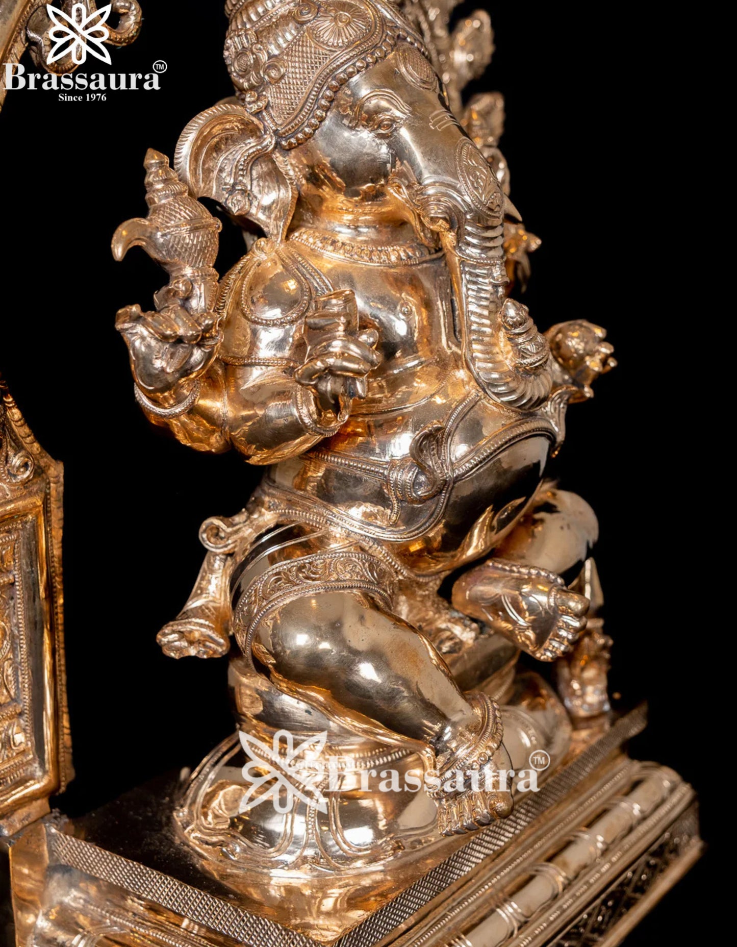 Bronze Ring Ganesha Statue Weight 22 Kg And Height 21 Inch