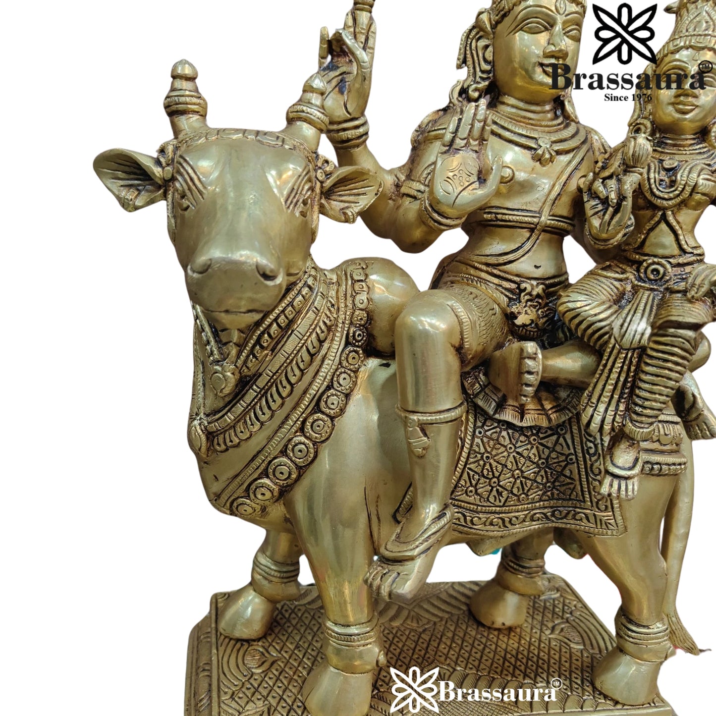 Brass Antique Shiva Family Setting on Nandi Weight 12.5 Kg & Height 16 Inch