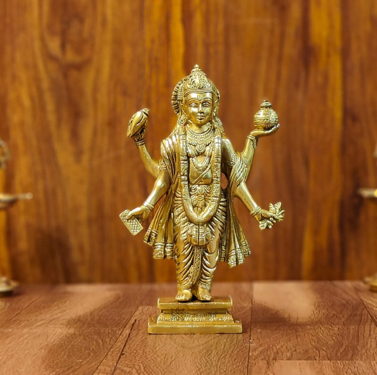 Brassaura™ Lord Dhanvantari Brass Statue – 10 Inches Height, 2.7 Kgs Weight | Symbol of Healing & Ayurveda