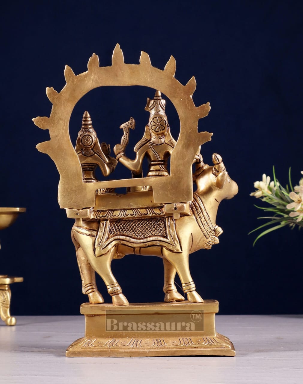rassaura™ Shiv Parvati Seated on Nandi – Pradosha Nayagar Brass Statue with Prabhavali | 9 Inches Height, 2.25 Kgs Weight
