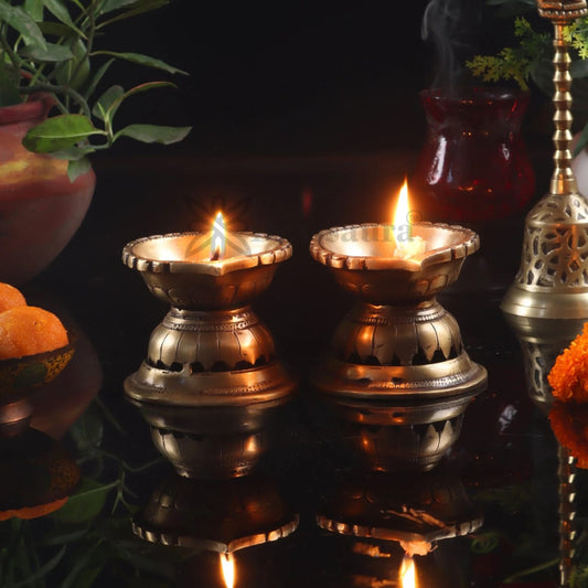 Brassaura™ Reverse Lotus Brass Diya – Height 3 Inches, Width 4 Inches & Weight 2.5 Kgs