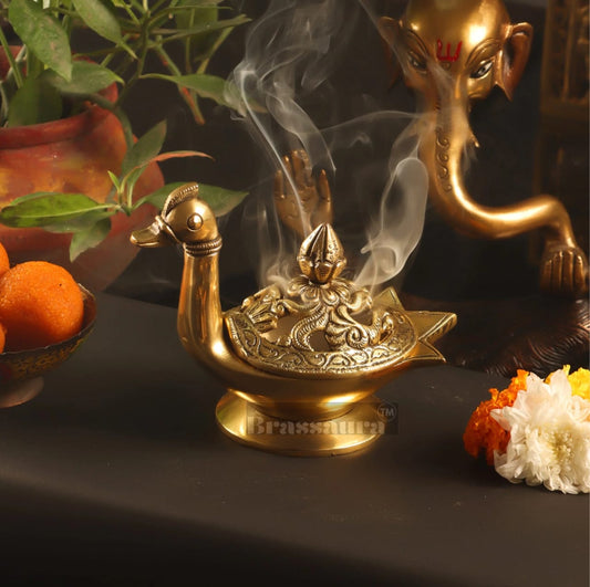 Brassaura™ Brass Decorative Piece – Height 5 Inches, Width 3.5 Inches, Depth 6 Inches & Weight 1.2 Kgs