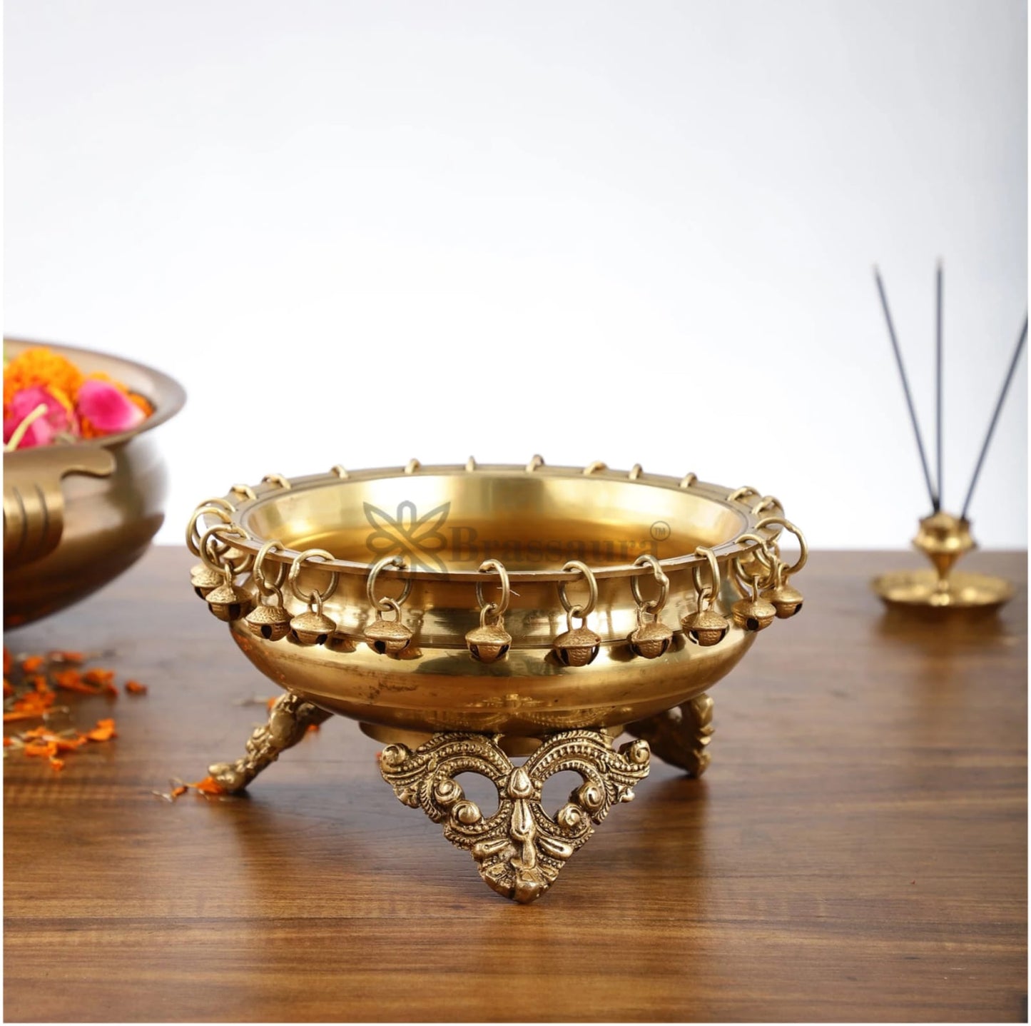 Brassaura™ Brass Urli with Stand – 2.25 kgs, 5 Inches Height – Elegant Home Decor Accent