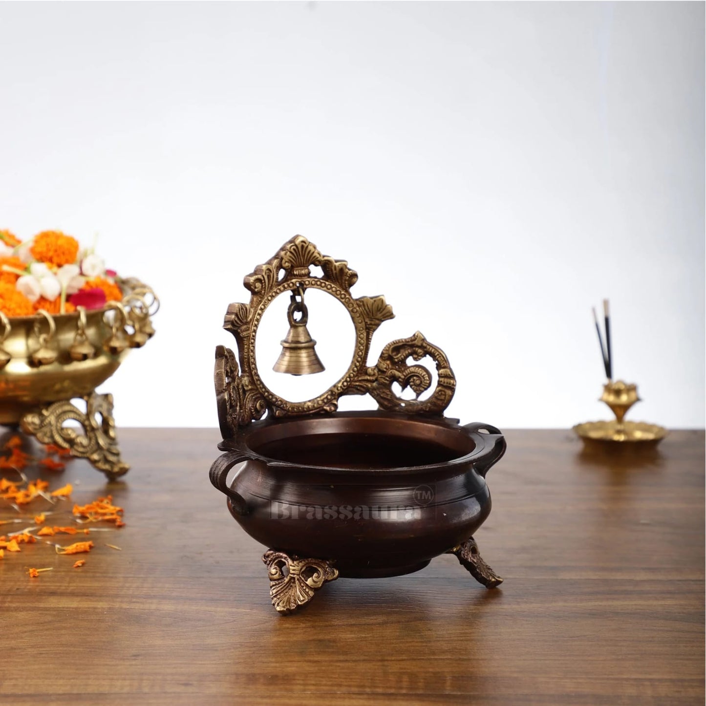 Brassaura™ Classic Brass Urli Bowl – 1.4 kgs, 7 Inches Height – Decorative Flower & Diya Bowl for Home Ambiance