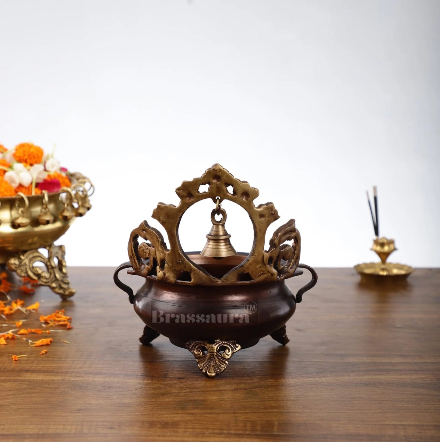 Brassaura™ Classic Brass Urli Bowl – 1.4 kgs, 7 Inches Height – Decorative Flower & Diya Bowl for Home Ambiance