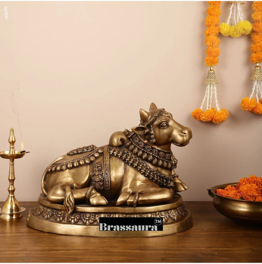 ब्रोसौरा™ सुपरफ़ाइन एंटीक ब्रास बैठे नंदी प्रतिमा – ऊंचाई 16 इंच और वजन 21.21 किलोग्राम | राजसी मंदिर की मूर्ति