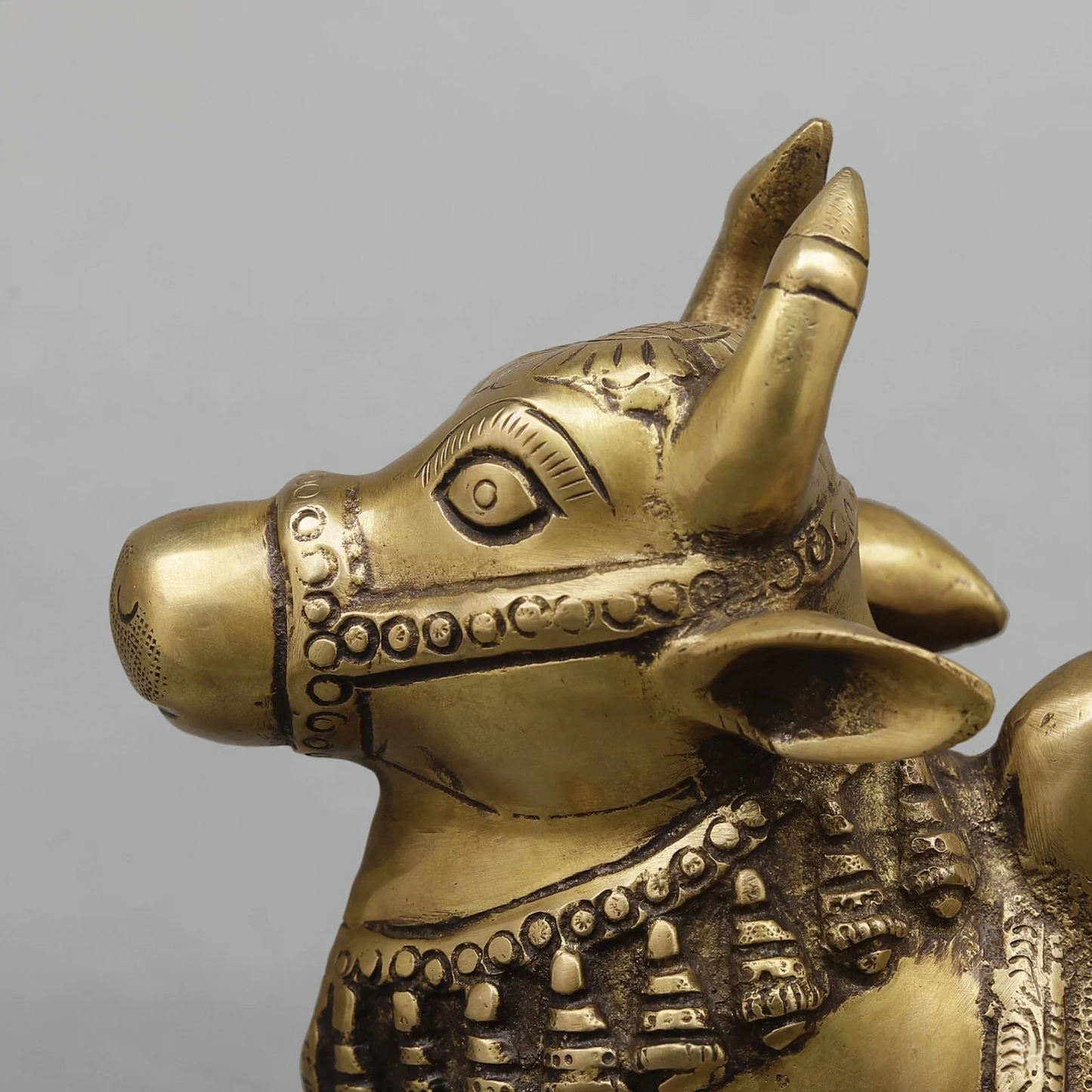 Brassaura® Seated Nandi Bull Statue | Antique Finish Brass Sculpture | Height 10 Inches & Weight 3.52 Kgs