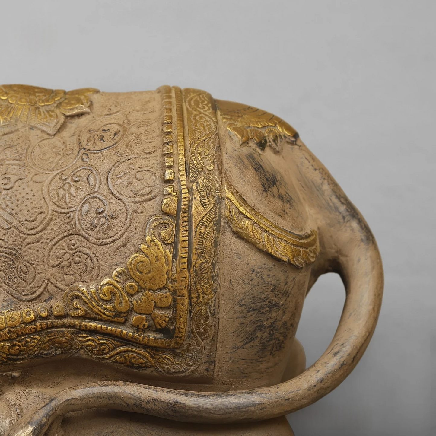 Brassaura® Brass Nandi Bull Idol | Sacred Nandi Maharaj Statue with Traditional Ornamental Detailing | Premium Brass Sculpture for Home Temple, Spiritual Décor & Gifting | 20 Inches | 19.1 Kg